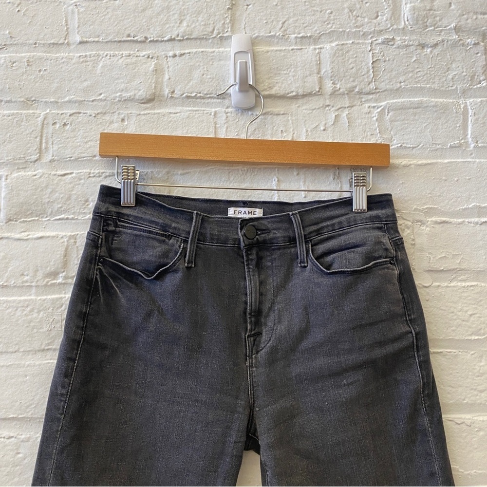 Frame Denim || Le High Straight Jeans in Tierra Washed Black 25 - Picture 2 of 8